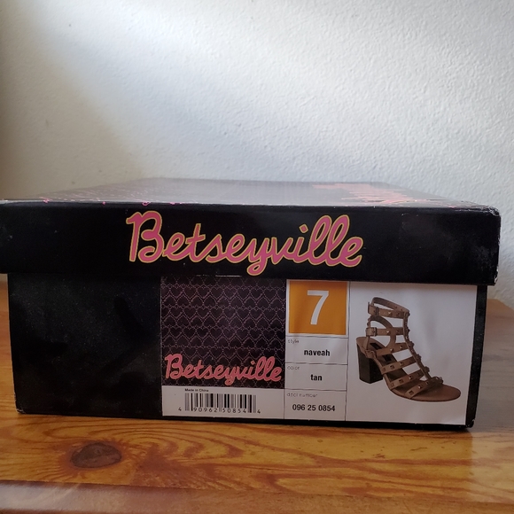 πHPβ¨ BNIB! Betseyville Naveah Gladiator Sandals - Size 7 - Picture 12 of 12